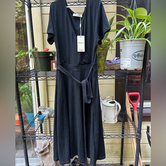 NWT MANYDRESS Black A-Line Midi Wrap Dress with Tie Front Size M - Picture 2 of 7
